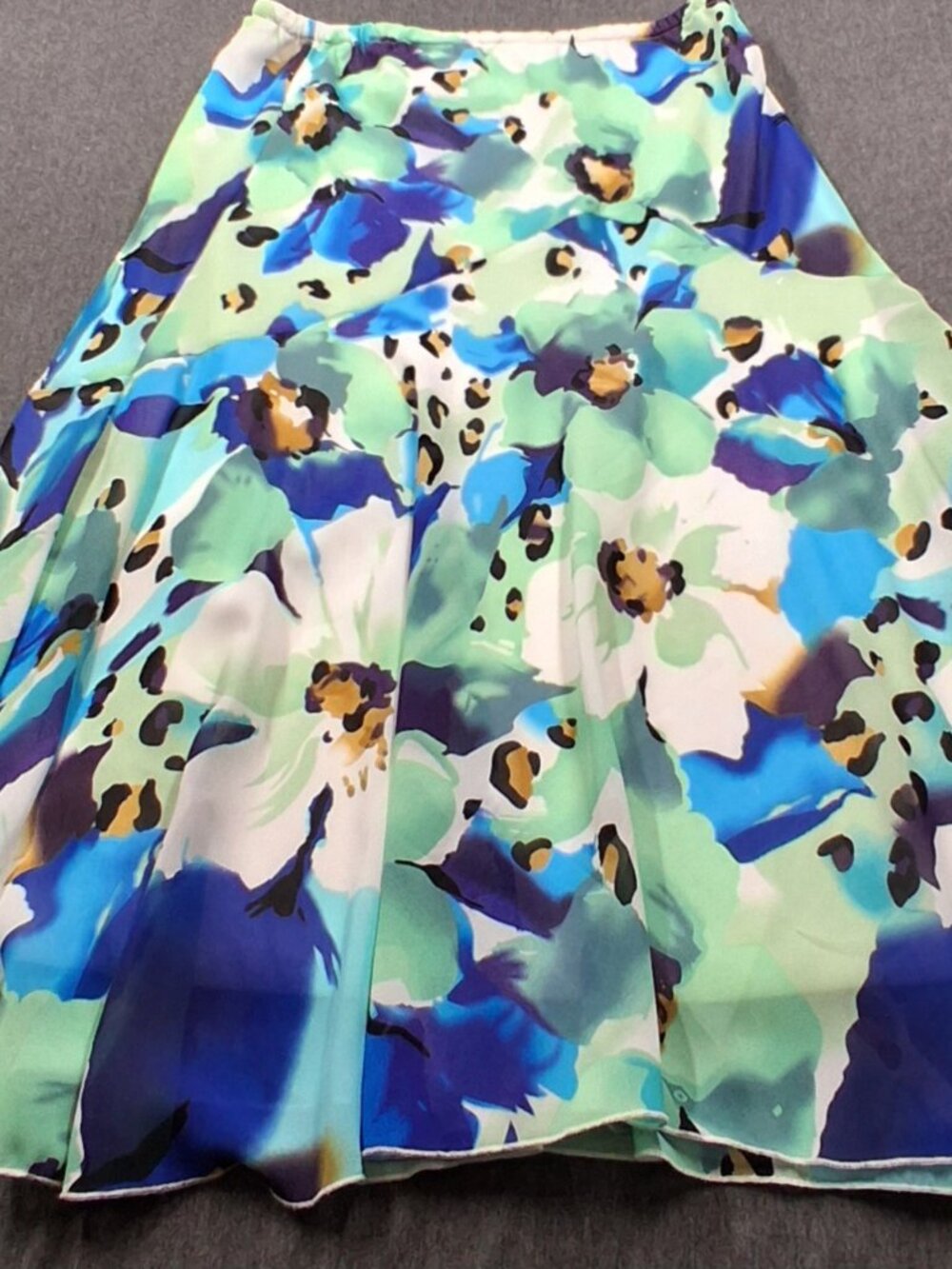 Signature by Robbie Bee womens skirt size 8 petite multicolored  like new